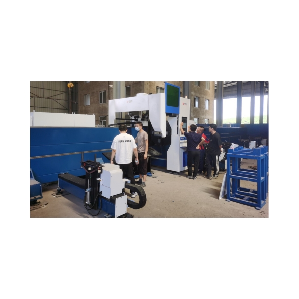 „Shenyang Huawei Laser Equipment Gamybos Co., Ltd.“ ir „Shenyang Xinlong Weiye Steel Co., Ltd.“.